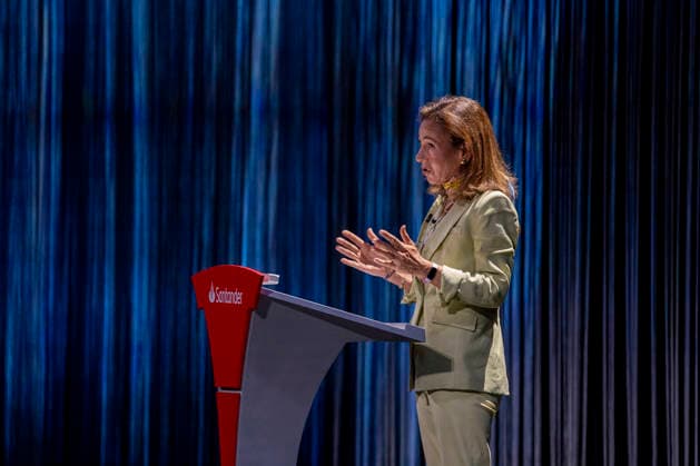 Ana Botín and Rafa Nadal participate in the closing ceremony of the solidarity program Euros from your Paycheck The President of Banco Santander, Ana Botín, during the closing ceremony of its solidarity program Euros from your Paycheck, on May 12, 2026, in Madrid Spain The event is marked by the commemoration of the 20th anniversary of this initiative 12 MAY 2026 A Pé Madrid Madrid Spain  Copyright: xA.xPÃ rezxMecax 7517332