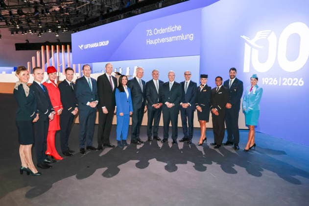 Lufthansa Vorstand und Flugbegleiter bei der Hauptversammlung der Deutschen Lufthansa AG in der Messe Frankfurt, Halle 5.1 & Congress Center. Frankfurt, 12.05.2026
