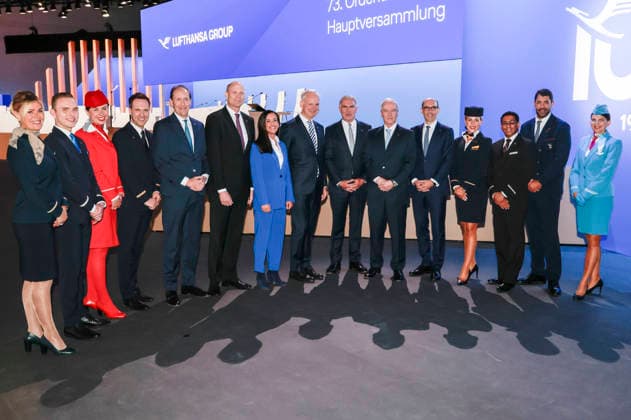 Lufthansa Vorstand und Flugbegleiter bei der Hauptversammlung der Deutschen Lufthansa AG in der Messe Frankfurt, Halle 5.1 & Congress Center. Frankfurt, 12.05.2026