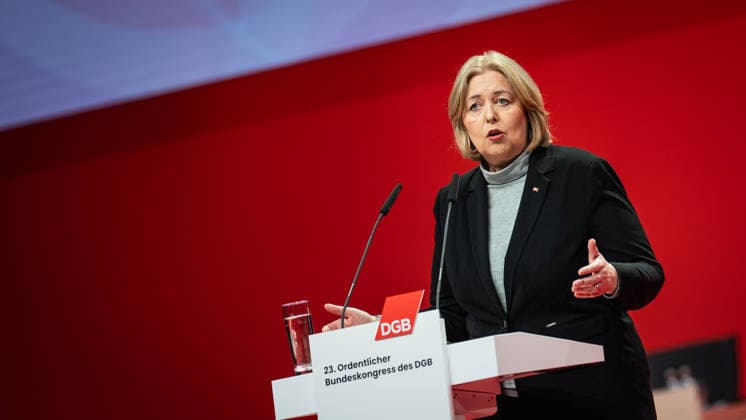 Bundesarbeitsministerin Bärbel Bas (SPD) spricht auf dem Bundeskongress des DGB in Berlin;DGB Bundeskongress 2026 in Berlin - Deutscher Gewerkschaftsbund, Berlin Berlin Deutschland Hotel Estrel