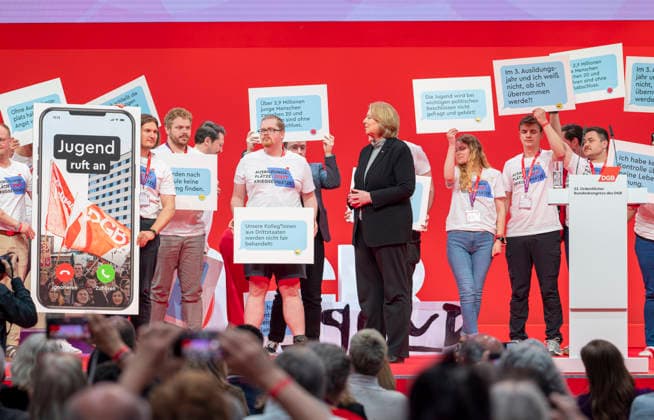 Bärbel Bas beim DGB EUR, Deutschland, Berlin, 12.05.2026: Jugend ruf an - Gespräch mit Bärbel Bas (SPD), Bundesministerin für Arbeit und Soziales auf dem 23. DGB Bundeskongress.