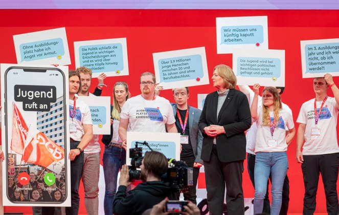 Bärbel Bas beim DGB EUR, Deutschland, Berlin, 12.05.2026: Jugend ruf an - Gespräch mit Bärbel Bas (SPD), Bundesministerin für Arbeit und Soziales auf dem 23. DGB Bundeskongress.