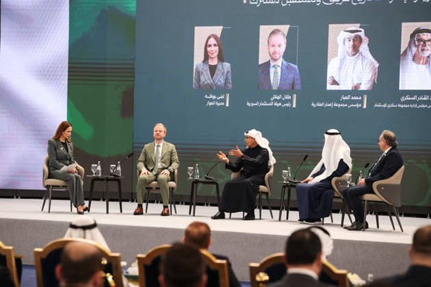 Syria and UAE hold Investment Forum in Damascus DAMASCUS, SYRIA - MAY 12: UAE businessman Mohamed Alabbar (C) makes a speech during the Syria and the UAE: A Deep-Rooted History, a Shared Future session at the first Syria-UAE Investment Forum at the People s Palace in Damascus, Syria, on May 12, 2026. The forum includes sessions focusing on investment opportunities and economic cooperation between Syria and the United Arab Emirates. Izz Aldien Alqasem Anadolu Damascus Syria. Editorial use only. Please get in touch for any other usage.  Copyright: x2026xAnadoluxIzzxAldienxAlqasemx