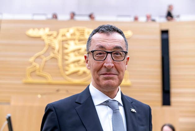 Cem Özdemir soll während der zweiten Sitzung zum neuen Ministerpräsident gewählt werden. Konstituierende Sitzung des 18. Landtags von Baden-Württemberg. Kurios: Grüne und CDU sind mit jeweils 56 Abgeordneten gleich stark. AfD haben 35 Abgeordnete, die SPD 10. 12.05.2026, Stuttgart, Baden-Württemberg, Deutschland