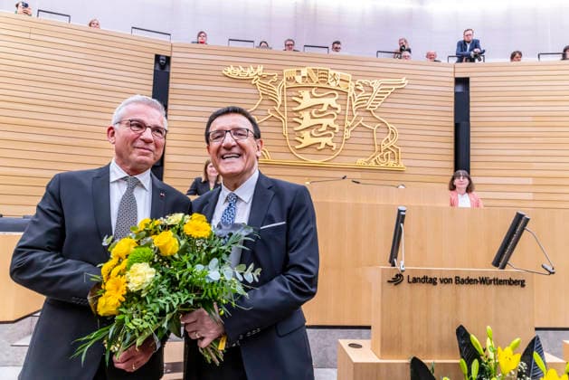 Konstituierende Sitzung des 18. Landtags von Baden-Württemberg. Alterspräsident Wolfgang Reinhart (rechts) gratuliert dem neugewählten Landtagspräsident Thomas Strobl, CDU. Kurios: Grüne und CDU sind mit jeweils 56 Abgeordneten gleich stark. AfD haben 35 Abgeordnete, die SPD 10. 12.05.2026, Stuttgart, Baden-Württemberg, Deutschland