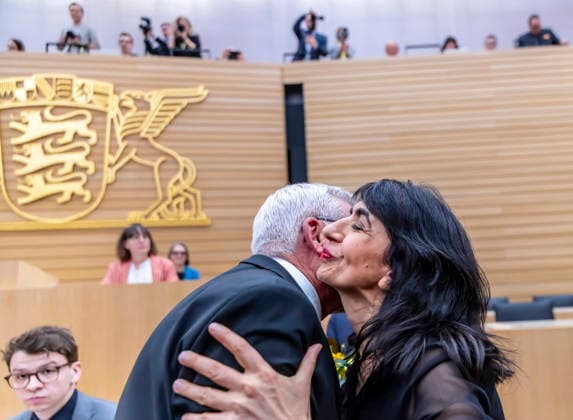 Konstituierende Sitzung des 18. Landtags von Baden-Württemberg. Kurios: Der neue Landtagspräsident Thomas Strobl (CDU) gratuliert seiner Vorgängerin und künftigen Stellvertreterin Muhterem Aras (Grüne) zur Wahl. 12.05.2026, Stuttgart, Baden-Württemberg, Deutschland