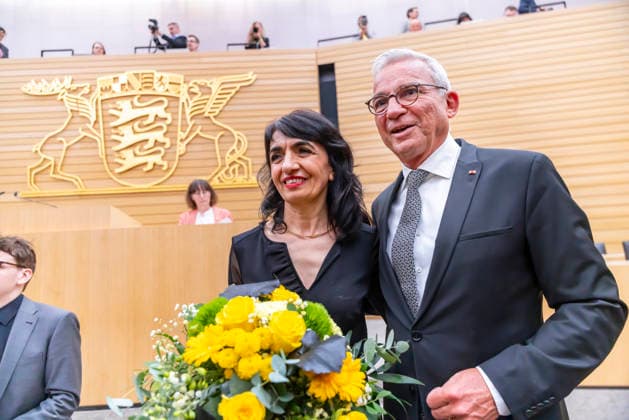 Konstituierende Sitzung des 18. Landtags von Baden-Württemberg. Kurios: Der neue Landtagspräsident Thomas Strobl (CDU) gratuliert seiner Vorgängerin und künftigen Stellvertreterin Muhterem Aras (Grüne) zur Wahl. 12.05.2026, Stuttgart, Baden-Württemberg, Deutschland