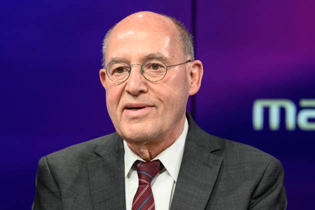 v.l.: Gregor Gysi, Die Linke (langjähriger Fraktionsvorsitzender), GER, Berlin, Studio, zu Gast bei Maischberger, politische Talkshow, TV, Format, mit Moderatorin Sandra Maischberger, Das Erste, aus Adlershof Am Studio 20, 12. Mai 2026, Copyright: HMBxMedia UwexKoch