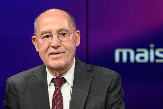 v.l.: Gregor Gysi, Die Linke (langjähriger Fraktionsvorsitzender), GER, Berlin, Studio, zu Gast bei Maischberger, politische Talkshow, TV, Format, mit Moderatorin Sandra Maischberger, Das Erste, aus Adlershof Am Studio 20, 12. Mai 2026, Copyright: HMBxMedia UwexKoch