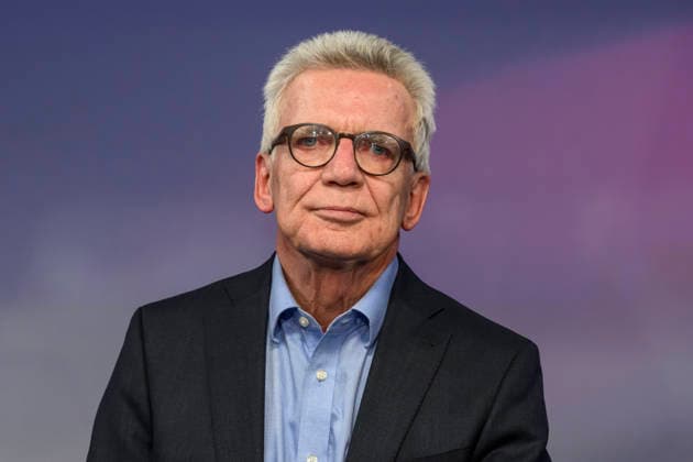v.l.: Thomas de Maiziere, CDU (ehemaliger Bundesminister), GER, Berlin, Studio, zu Gast bei Maischberger, politische Talkshow, TV, Format, mit Moderatorin Sandra Maischberger, Das Erste, aus Adlershof Am Studio 20, 12. Mai 2026, Copyright: HMBxMedia UwexKoch
