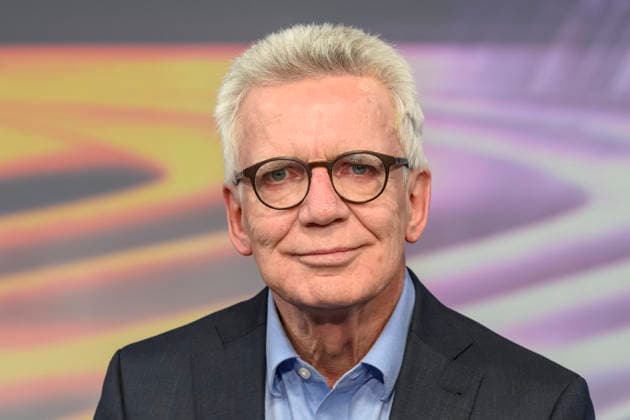 v.l.: Thomas de Maiziere, CDU (ehemaliger Bundesminister), GER, Berlin, Studio, zu Gast bei Maischberger, politische Talkshow, TV, Format, mit Moderatorin Sandra Maischberger, Das Erste, aus Adlershof Am Studio 20, 12. Mai 2026, Copyright: HMBxMedia UwexKoch