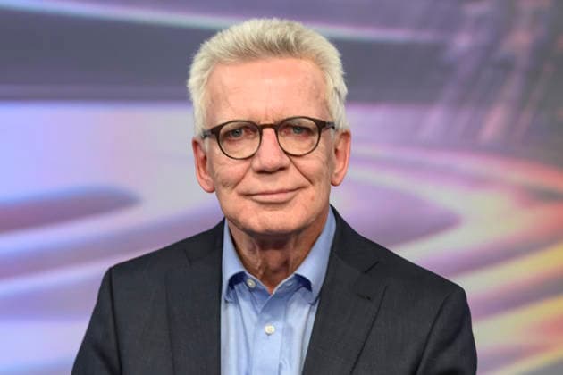 v.l.: Thomas de Maiziere, CDU (ehemaliger Bundesminister), GER, Berlin, Studio, zu Gast bei Maischberger, politische Talkshow, TV, Format, mit Moderatorin Sandra Maischberger, Das Erste, aus Adlershof Am Studio 20, 12. Mai 2026, Copyright: HMBxMedia UwexKoch