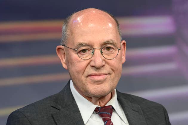 v.l.: Gregor Gysi, Die Linke (langjähriger Fraktionsvorsitzender), GER, Berlin, Studio, zu Gast bei Maischberger, politische Talkshow, TV, Format, mit Moderatorin Sandra Maischberger, Das Erste, aus Adlershof Am Studio 20, 12. Mai 2026, Copyright: HMBxMedia UwexKoch