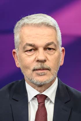v.l.: Carlo Masala (Militärexperte), GER, Berlin, Studio, zu Gast bei Maischberger, politische Talkshow, TV, Format, mit Moderatorin Sandra Maischberger, Das Erste, aus Adlershof Am Studio 20, 12. Mai 2026, Copyright: HMBxMedia UwexKoch