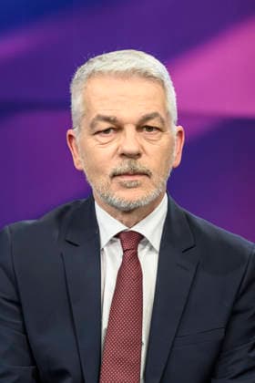 v.l.: Carlo Masala (Militärexperte), GER, Berlin, Studio, zu Gast bei Maischberger, politische Talkshow, TV, Format, mit Moderatorin Sandra Maischberger, Das Erste, aus Adlershof Am Studio 20, 12. Mai 2026, Copyright: HMBxMedia UwexKoch