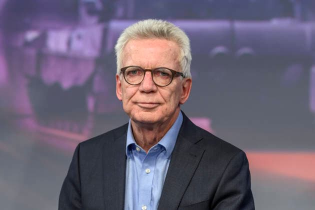 v.l.: Thomas de Maiziere, CDU (ehemaliger Bundesminister), GER, Berlin, Studio, zu Gast bei Maischberger, politische Talkshow, TV, Format, mit Moderatorin Sandra Maischberger, Das Erste, aus Adlershof Am Studio 20, 12. Mai 2026, Copyright: HMBxMedia UwexKoch