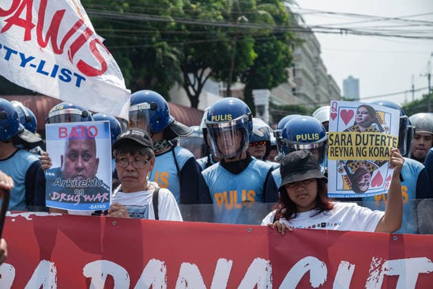May 13, 2026, Pasay, Metro Manila, Philippines: Protesters hold up signs calling for the arrest of Senator Dela Rosa as well as the impeachment of Vice Presicent Duterte. Pasay Philippines - ZUMAy102 20260513_zip_y102_014 Copyright: xKenosisxYapx