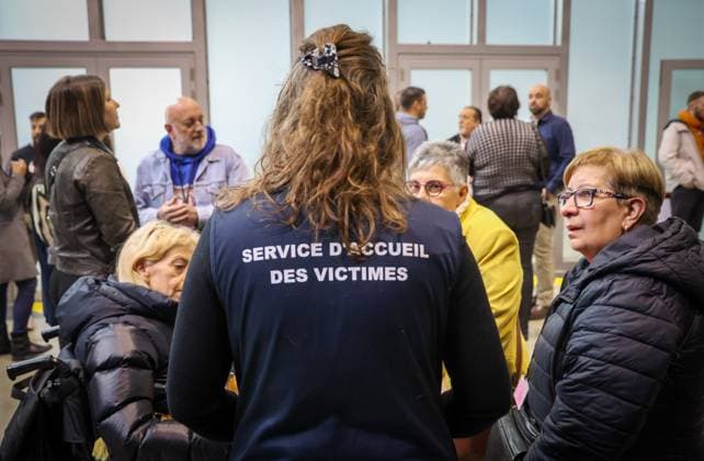 A woman of the service to help victims, talking to victim ahead of the start of the trial of P. and A. Falzone, at the Court of Appeal of Mons, on Wednesday 13 May 2026. The trial of the two men concerns the 2022 tragedy in Strepy-Bracquegnies, where a car plowed into a carnival parade around 5:00. Six people died at the scene, and a seventh months later in the hospital. P. Falzone is charged with seven murder and 81 attempted murder. A. Falzone with failure to render aid to a person in danger. Today the court continues to hear the victims.  VIRGINIExLEFOUR 173674696