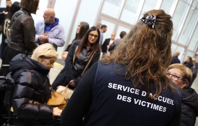 A woman of the service to help victims, talking to victim ahead of the start of the trial of P. and A. Falzone, at the Court of Appeal of Mons, on Wednesday 13 May 2026. The trial of the two men concerns the 2022 tragedy in Strepy-Bracquegnies, where a car plowed into a carnival parade around 5:00. Six people died at the scene, and a seventh months later in the hospital. P. Falzone is charged with seven murder and 81 attempted murder. A. Falzone with failure to render aid to a person in danger. Today the court continues to hear the victims.  VIRGINIExLEFOUR 173674719