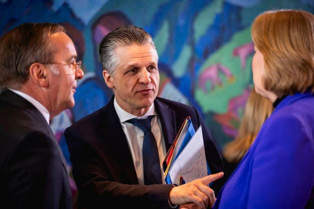 (L-R) Boris Pistorius (SPD), Bundesminister der Verteidigung, Thorsten Frei (CDU), Chef des Bundeskanzleramtes, und Baerbel Bas (SPD), Bundesministerin fuer Arbeit und Soziales, aufgenommen im Rahmen einer Kabinettssitzung in Berlin, 13.05.2026. Berlin Deutschland Copyright: xJulianexSonntagx