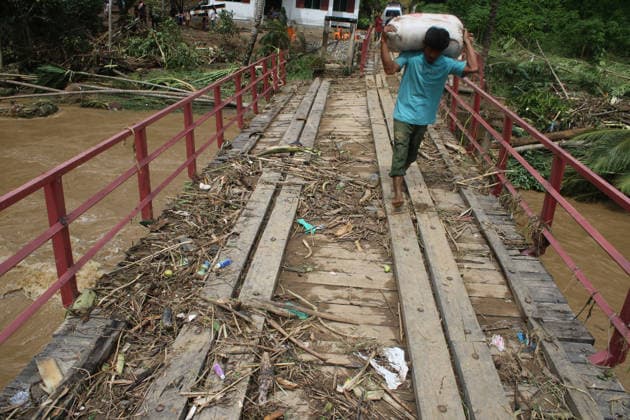 Aftermath of flood in Sumatra TANAH DATAR, INDONESIA - MAY 13: Residents wade through while carrying their stuff to safety after heavy rain in Tanah Datar, West Sumatera Province, Indonesia on May 13, 2026. The structures affected by the floods include residential homes, vehicle, irrigation dam, two village bridge, subdistrict roads, and the rice field. Adi Prima Anadolu Tanah Datar Indonesia. Editorial use only. Please get in touch for any other usage.  Copyright: x2026xAnadoluxAdixPrimax