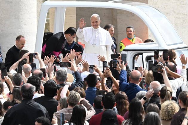 May 13, 2026, Vatican City, VATICAN CITY: Pope Leo XIV holds his weekly general audience in St. Peter Square, Vatican City, 13 May 2026..ANSA MAURIZIO BRAMBATTI Vatican City VATICAN CITY  - ZUMAa110 20260513_zaf_a110_004 Copyright: xMaurizioxBrambattix