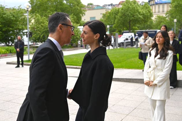 Cem OEZDEMIR (Ministerpraesident Baden Wuerttemberg) vor dem Landtag mit Ehefrau Flavia ZAKA,re:Stieftochter Mia Ministerpraesidenten Wahl in Baden Wuerttemberg am 13.05.2026 im Landtag in Stuttgart