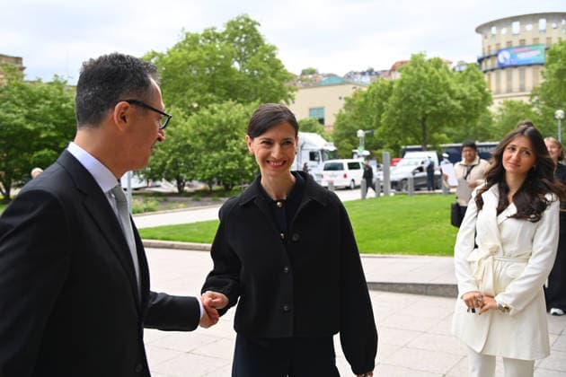 Cem OEZDEMIR (Ministerpraesident Baden Wuerttemberg) vor dem Landtag mit Ehefrau Flavia ZAKA,re:Stieftochter Mia Ministerpraesidenten Wahl in Baden Wuerttemberg am 13.05.2026 im Landtag in Stuttgart