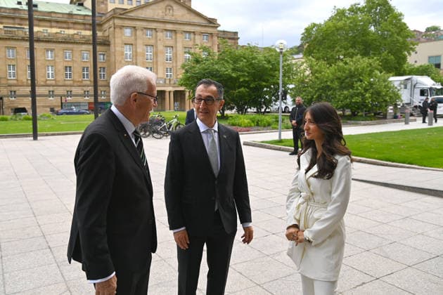 Cem OEZDEMIR (Ministerpraesident Baden Wuerttemberg) vor dem Landtag mit Winfreid KRETSCHMANN,re:Stieftochter Mia Ministerpraesidenten Wahl in Baden Wuerttemberg am 13.05.2026 im Landtag in Stuttgart