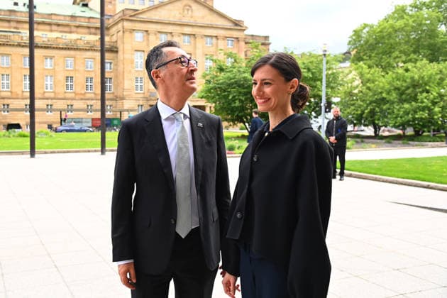 Cem OEZDEMIR (Ministerpraesident Baden Wuerttemberg) vor dem Landtag mit Ehefrau Flavia ZAKA, Ministerpraesidenten Wahl in Baden Wuerttemberg am 13.05.2026 im Landtag in Stuttgart