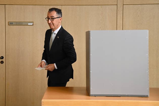 Cem OEZDEMIR (Ministerpraesident Baden Wuerttemberg) nach Abgabe seines Stimmzettels Ministerpraesidenten Wahl in Baden Wuerttemberg am 13.05.2026 im Landtag in Stuttgart