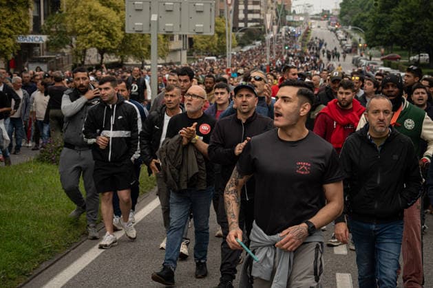 Second day of the metal strike in Vigo Dozens of people demonstrate during the second day of the Metal sector strike, on 13 May 2026, in Vigo, Pontevedra, Galicia Spain The Metal sector today celebrates the second of three days of strike called for 7, 13 and 14 May with the aim of denouncing the lack of progress in the negotiation of the new agreement despite more than 10 meetings between unions and employers 13 MAY 2026 MANIFESTATION LABOR DISPUTE STRIKE Adriá Vigo, Pontevedra, Galicia Vigo, Pontevedra, Galicia Espana  Copyright: xAdrianxIragox 7519773