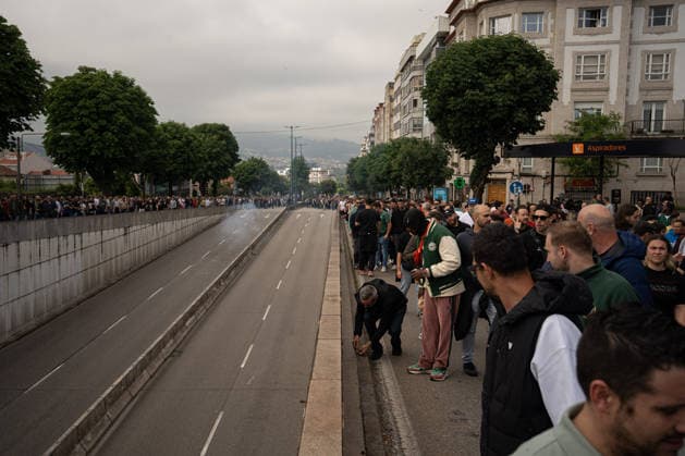 Second day of the metal strike in Vigo Dozens of people demonstrate during the second day of the Metal sector strike, on 13 May 2026, in Vigo, Pontevedra, Galicia Spain The Metal sector today celebrates the second of three days of strike called for 7, 13 and 14 May with the aim of denouncing the lack of progress in the negotiation of the new agreement despite more than 10 meetings between unions and employers 13 MAY 2026 MANIFESTATION LABOR DISPUTE STRIKE Adriá Vigo, Pontevedra, Galicia Vigo, Pontevedra, Galicia Espana  Copyright: xAdrianxIragox 7519777