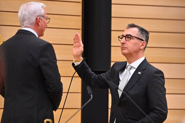 Vereidigung Cem OEZDEMIR (Ministerpraesident Baden Wuerttemberg),li:Landtagspraesident Thomas STROBL,schwoert des Eid. Ministerpraesidenten Wahl in Baden Wuerttemberg am 13.05.2026 im Landtag in Stuttgart