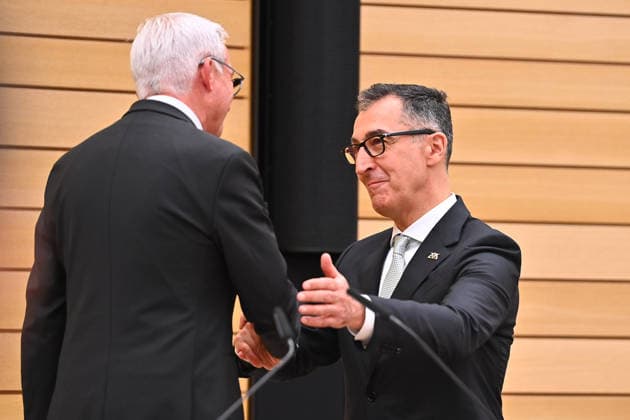 Vereidigung Cem OEZDEMIR (Ministerpraesident Baden Wuerttemberg),li:Landtagspraesident Thomas STROBL. Ministerpraesidenten Wahl in Baden Wuerttemberg am 13.05.2026 im Landtag in Stuttgart