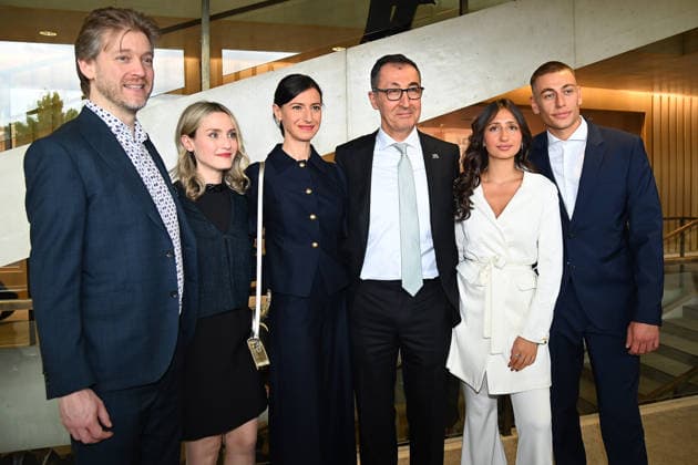 Cem OEZDEMIR (Ministerpraesident Baden Wuerttemberg) Ehefrau Flavia ZAKA,re:Stieftochter Mia mit Ivan KRAUSE,li:Livia ZAKA, Daniel Sufrin Disler. Ministerpraesidenten Wahl in Baden Wuerttemberg am 13.05.2026 im Landtag in Stuttgart