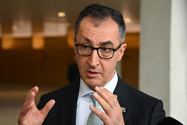 Cem OEZDEMIR (Ministerpraesident Baden Wuerttemberg), Gestik,Einzelbild,angeschnittenes Einzelmotiv,Portraet,Portrait,Porträt. Ministerpraesidenten Wahl in Baden Wuerttemberg am 13.05.2026 im Landtag in Stuttgart