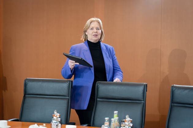 Kabinettsitzung, Bundesregierung, Auftakt Auftakt, Kabinettsitzung, Bundesregierung, Bärbel Bas, Bundesministerin, Arbeit, Soziales Berlin Berlin GER