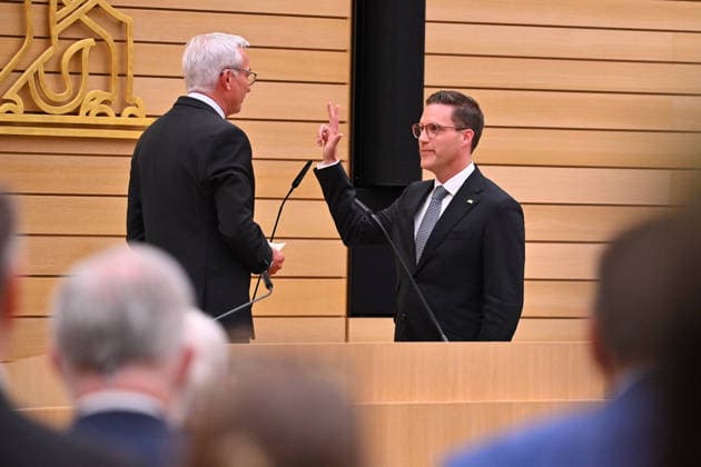 Vereidigung Manuel HAGEL (CDU,Innenminister BW). li:Landtagspraesident Thomas STROBL,schwoert den Eid. Ministerpraesidenten Wahl in Baden Wuerttemberg am 13.05.2026 im Landtag in Stuttgart