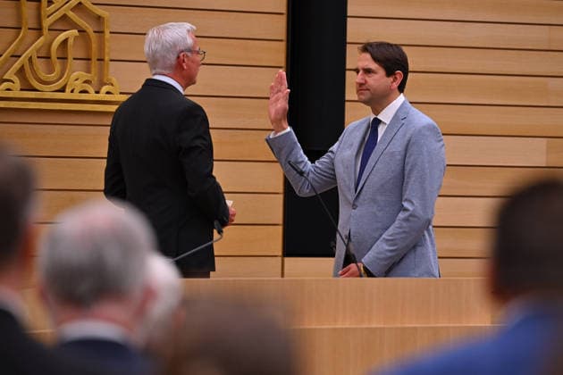 Vereidigung Andreas JUNG (Kultusminister BW), li:Landtagspraesident Thomas STROBL,schwoert den Eid. Ministerpraesidenten Wahl in Baden Wuerttemberg am 13.05.2026 im Landtag in Stuttgart