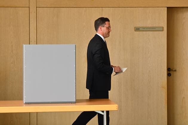 Manuel HAGEL (CDU,Innenminister BW), auf dem Weg zur Wahlurne,Stimmabgabe.Abstimmung. Ministerpraesidenten Wahl in Baden Wuerttemberg am 13.05.2026 im Landtag in Stuttgart