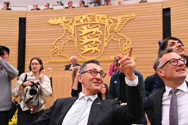 Cem OEZDEMIR im Plenarsaal im Landtag, zeigt Gestik.re:Andreas SCHWARZ (Fraktionsvorsitzender DieGruenen Buendnis90). Ministerpraesidenten Wahl in Baden Wuerttemberg am 13.05.2026 im Landtag in Stuttgart