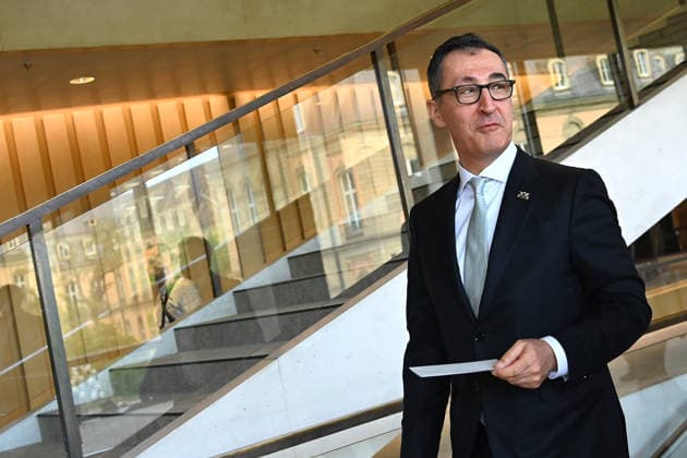Cem OEZDEMIR, Einzelbild,angeschnittenes Einzelmotiv, Halbfigur,halbe Figur. Ministerpraesidenten Wahl in Baden Wuerttemberg am 13.05.2026 im Landtag in Stuttgart