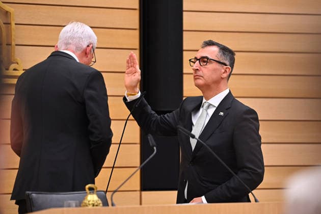 Vereidigung Cem OEZDEMIR (Ministerpraesident Baden Wuerttemberg),li:Landtagspraesident Thomas STROBL,schwoert den Eid. Ministerpraesidenten Wahl in Baden Wuerttemberg am 13.05.2026 im Landtag in Stuttgart