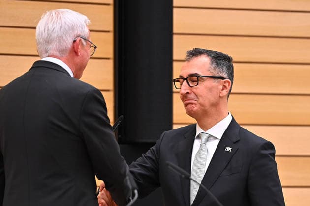 Vereidigung Cem OEZDEMIR (Ministerpraesident Baden Wuerttemberg),li:Landtagspraesident Thomas STROBL,schwoert den Eid. Ministerpraesidenten Wahl in Baden Wuerttemberg am 13.05.2026 im Landtag in Stuttgart