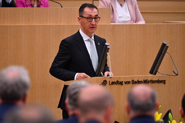 Cem OEZDEMIR (Ministerpraesident Baden Wuerttemberg) am Rednerpult. Ministerpraesidenten Wahl in Baden Wuerttemberg am 13.05.2026 im Landtag in Stuttgart