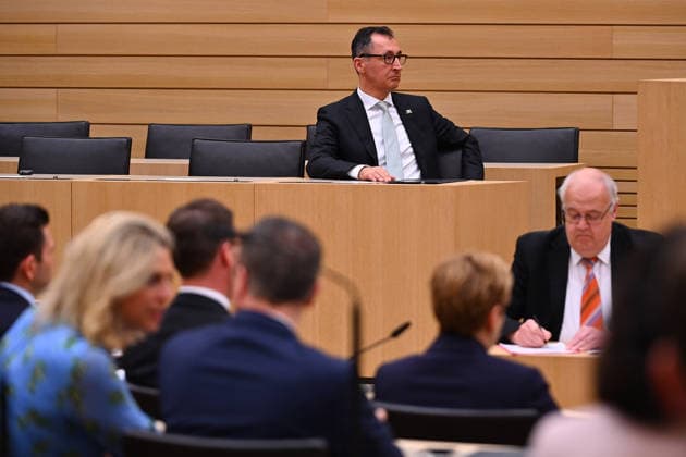 Cem OEZDEMIR (Ministerpraesident Baden Wuerttemberg), auf der Regierungsbank, Einzelbild,angeschnittenes Einzelmotiv,Halbfigur,halbe Figur. Ministerpraesidenten Wahl in Baden Wuerttemberg am 13.05.2026 im Landtag in Stuttgart