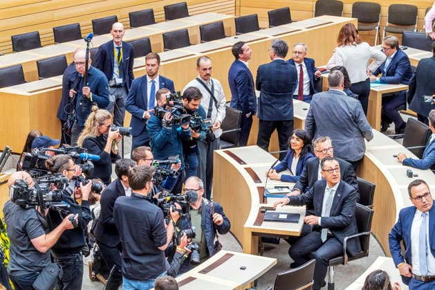 Cem Özdemir ist neuer Ministerpräsident des Landes Baden-Württemberg. Am 13. Mai wurde der Politiker der Partei Die Grünen im Landtag vereidigt. Fotografen kurz vor der Wahl zusammen mit dem Fraktionsvorsitzenden der Grünen, Andreas Schwarz und Muhterem Aras, Grüne, Vizepräsidentin des Landtags. 13.05.2026, Stuttgart, Baden-Württemberg, Deutschland