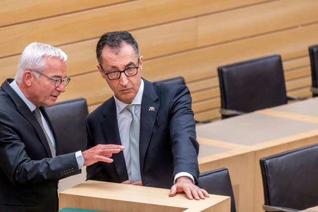 Cem Özdemir ist neuer Ministerpräsident des Landes Baden-Württemberg. Am 13. Mai wurde der Politiker der Partei Die Grünen im Landtag vereidigt. Özdemir zusammen mit dem Thomas Strobl, CDU, Landtagspräsident, während einer Sitzungspause. 13.05.2026, Stuttgart, Baden-Württemberg, Deutschland