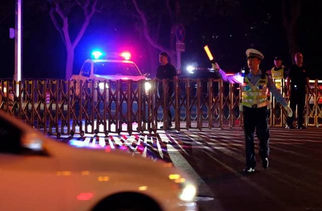 China US 9163797 13.05.2026 A Chinese police officer stands guard outside the Four Seasons Hotel, where the motorcade of U.S. President Donald Trump arrived, in Beijing, China. Trump has arrived in Beijing on a three-day state visit, which became the first visit of the U.S. leader to China in nine years. Alexey Tashchilin Sputnik Beijing China  Copyright: xAlexeyxTashchilinx